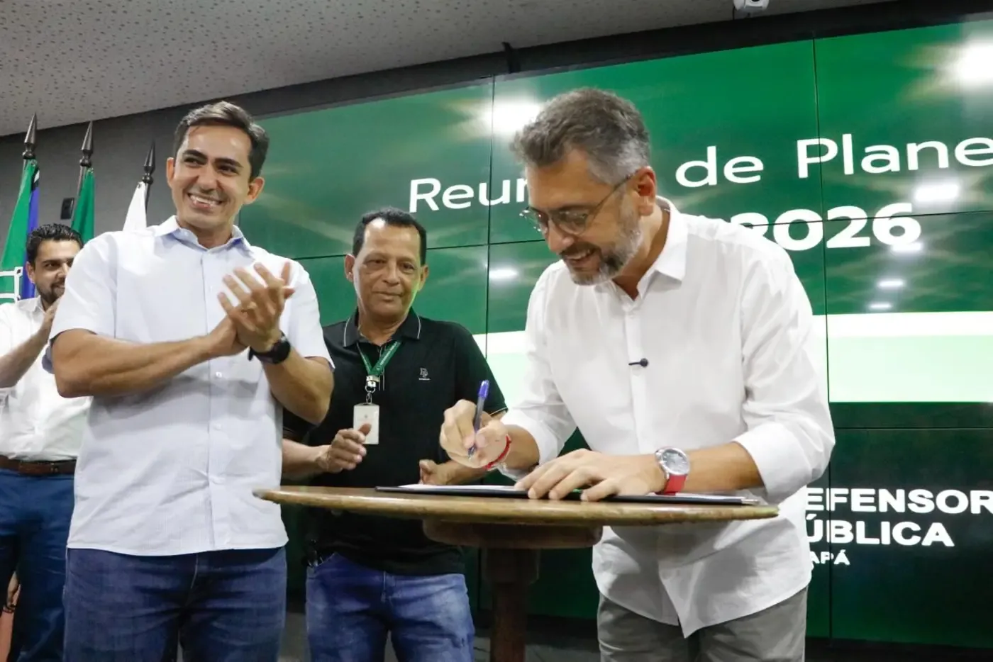 Governador Clécio sanciona lei que cria Prêmio Anual de Desempenho para servidores da Defensoria Pública do Amapá