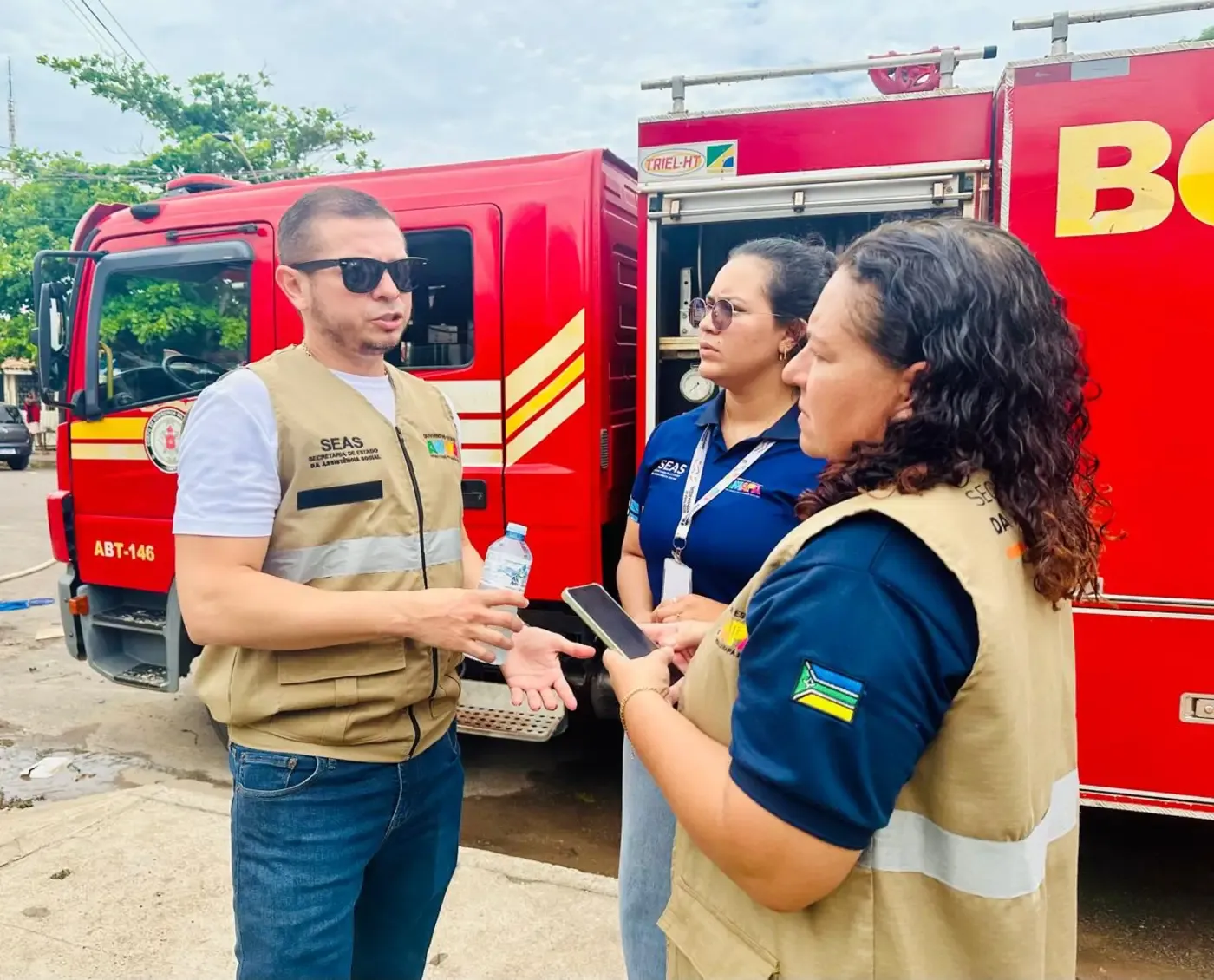 Governo mobiliza frente de socorro para amparar moradores afetados por sinistro em prédio comercial, em Macapá