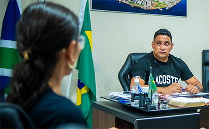 Prefeito Teddy reúne Secretaria de Educação para planejar volta às aulas em Laranjal do Jari