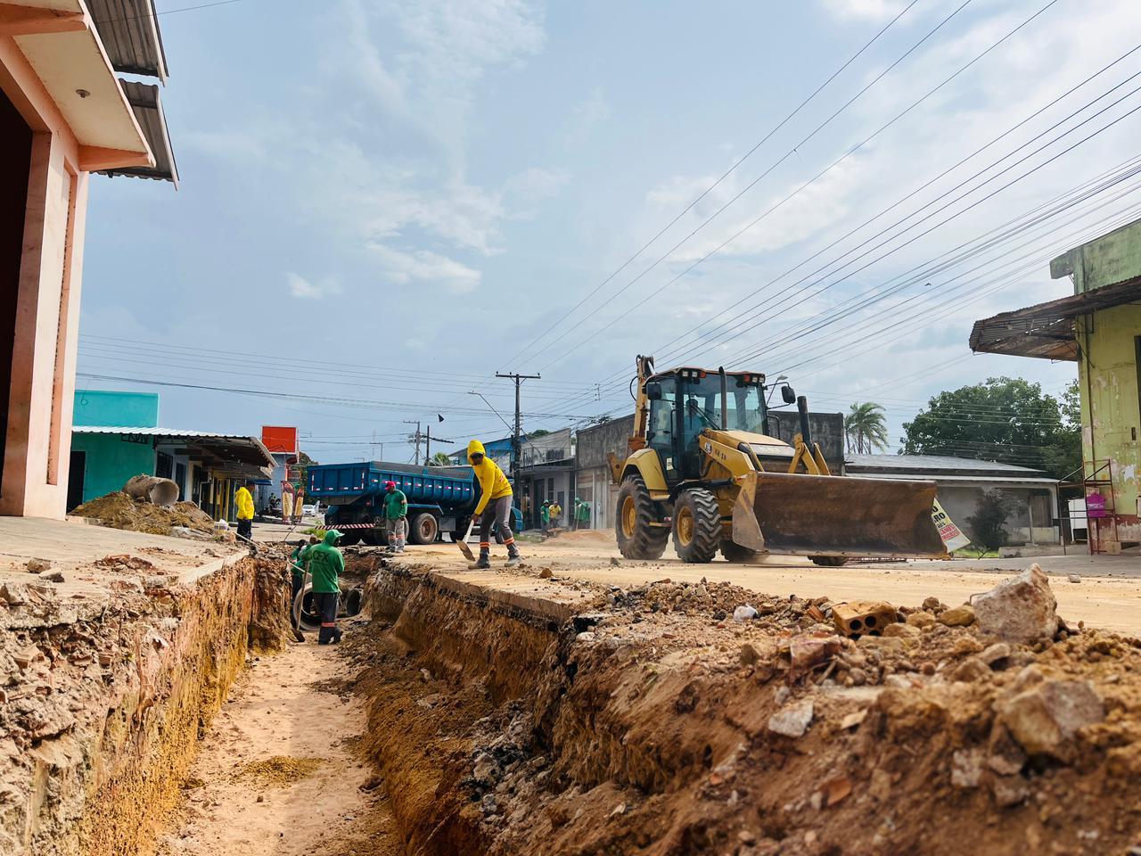 Prefeitura de Macapá realiza obra de drenagem e pavimentação no bairro Novo Horizonte