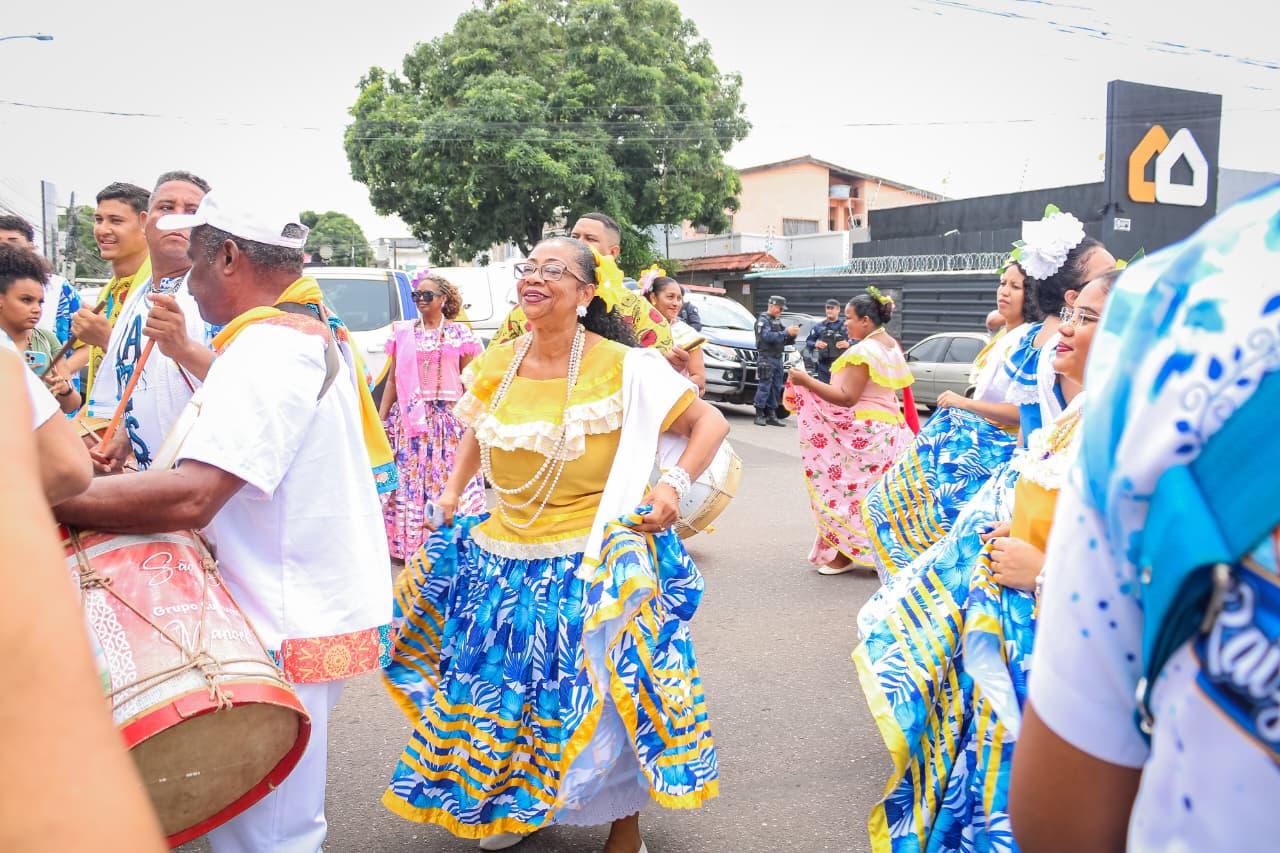 268 anos de Macapá são celebrados com missa, encontro das bandeiras e tradicional bolo na Catedral São José