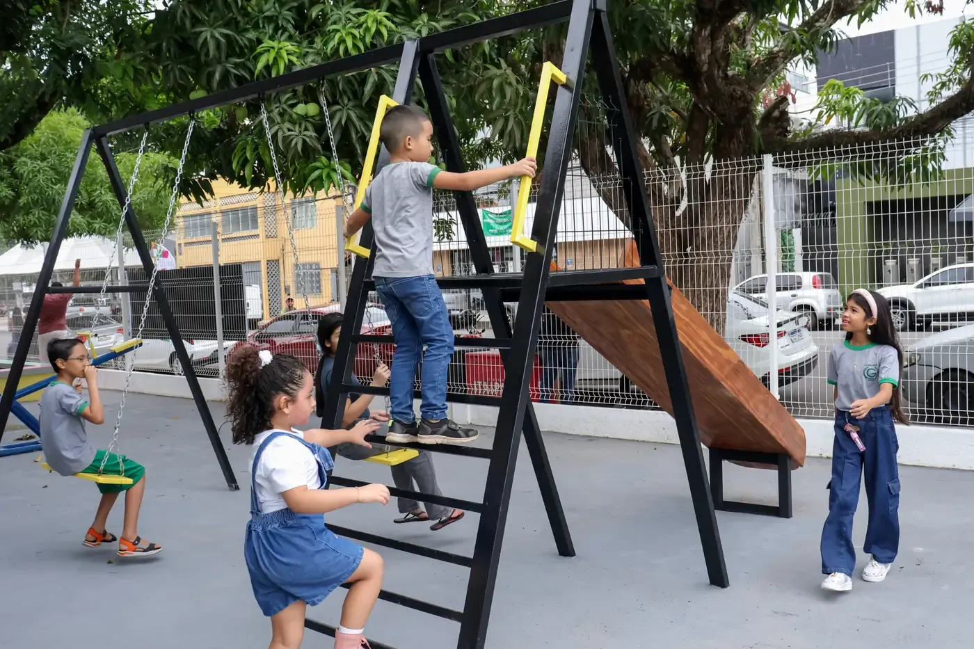 'A gente vai estudar mais’, comemora aluna na entrega da Escola Estadual Guanabara pelo Governo do Amapá