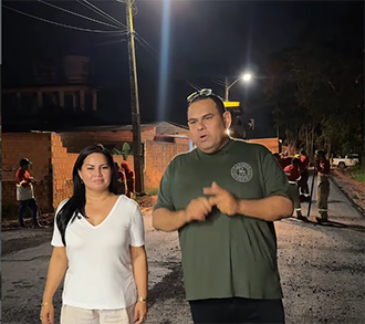 Asfalto entra na reta final no bairro Aeroporto e prefeito destaca turno à noite para acelerar obra
