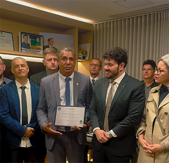 Deputado Acácio Favacho é homenageado pela FENASPPEN em reconhecimento à sua atuação em segurança pública