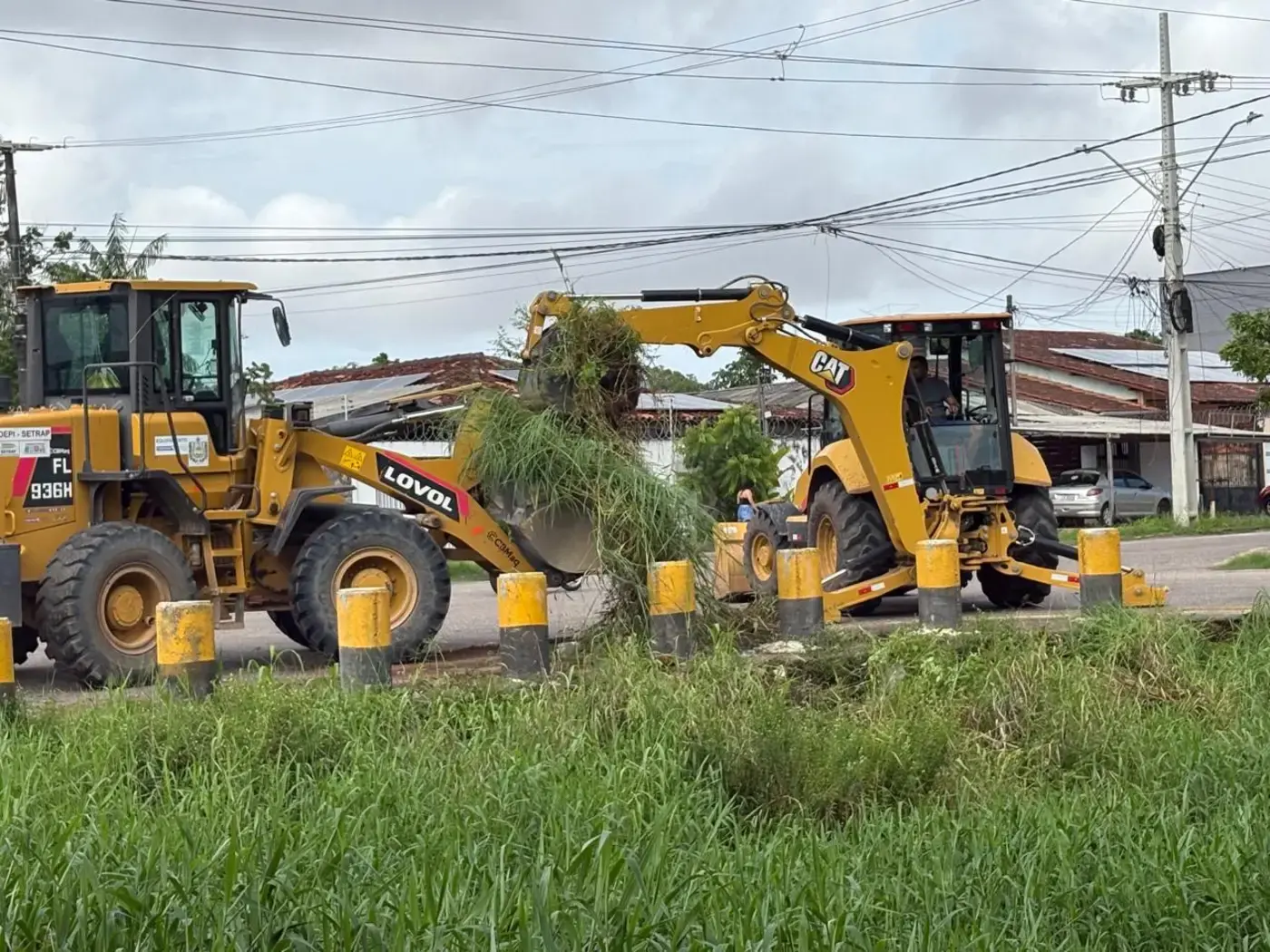 Governo do Amapá intensifica limpeza do Canal do Beirol, em Macapá, para evitar alagamentos