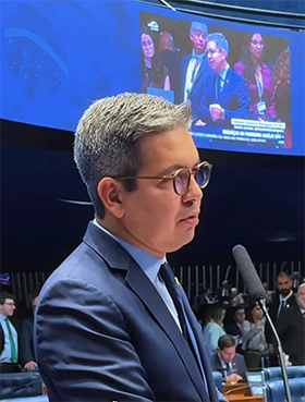 Piso nacional dos professores sobe para R$ 5.130,63 em 2026, celebra Randolfe