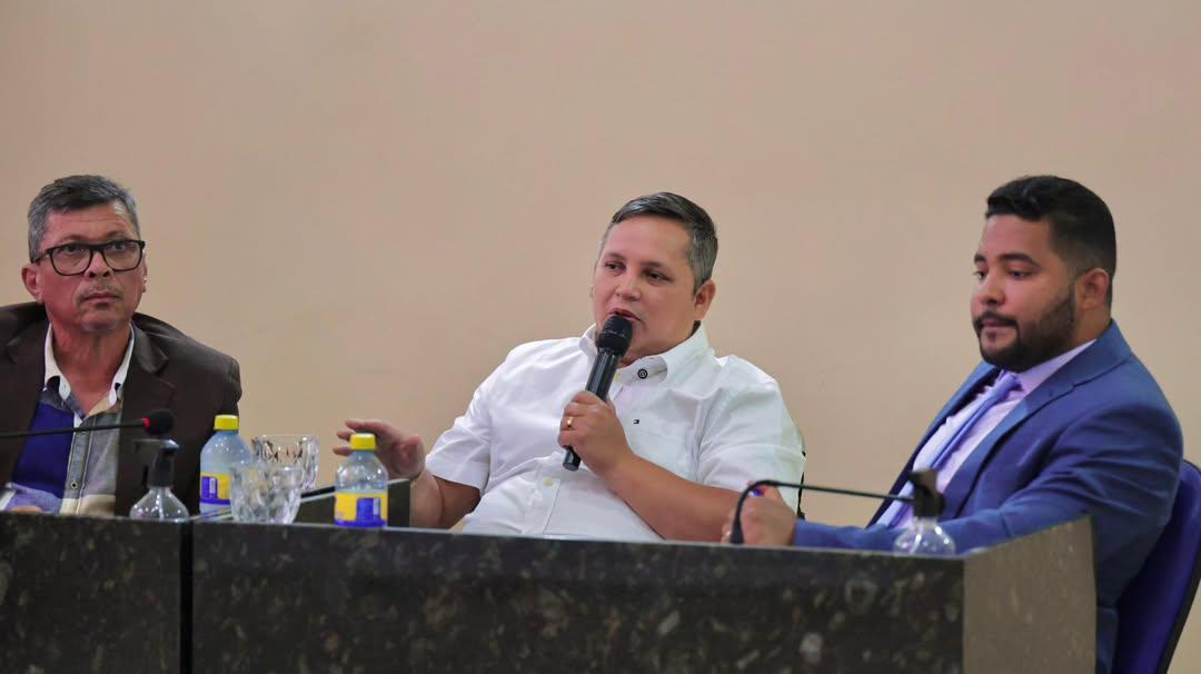 Prefeito Marcelo Pantoja anuncia concurso público e amplia investimentos em mensagem anual no Palácio Wajãpi