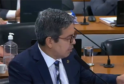 Randolfe defende apuração ampla sobre fraudes no INSS e e critica oposição por tentativa de seletividade