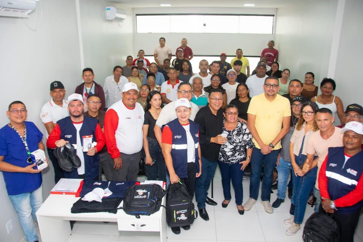 Secretaria de Saúde de Mazagão entrega kits de trabalho a agentes comunitários e de endemias