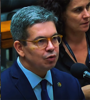 Senador Randolfe Rodrigues ressalta prioridades do ano legislativo e empenho pelo fim da escala 6x1