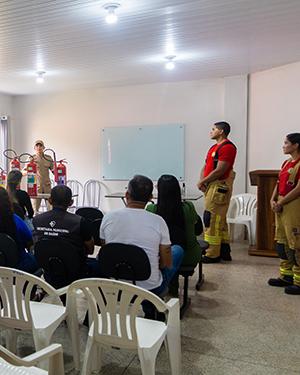 Treinamento de combate a incêndios prepara profissionais de saúde em Laranjal do Jari