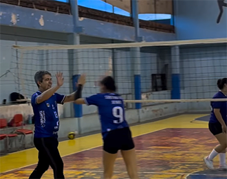 Visita de Randolfe Rodrigues impulsiona voleibol feminino rumo ao Intermunicipal no Amapá