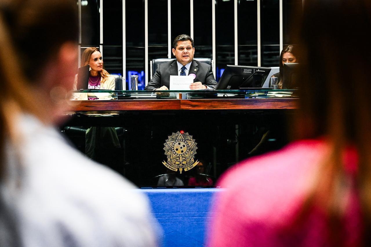 Agressores de mulheres usarão tornozeleira de imediato, aprova Senado