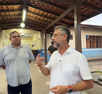 Clécio e Elielson acompanham obra de reconstrução da Escola Maria Cristina em Porto Grande