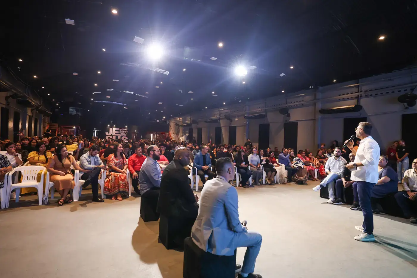 Clécio fortalece diálogo com lideranças evangélicas em encontro estadual de ministérios independentes do Amapá
