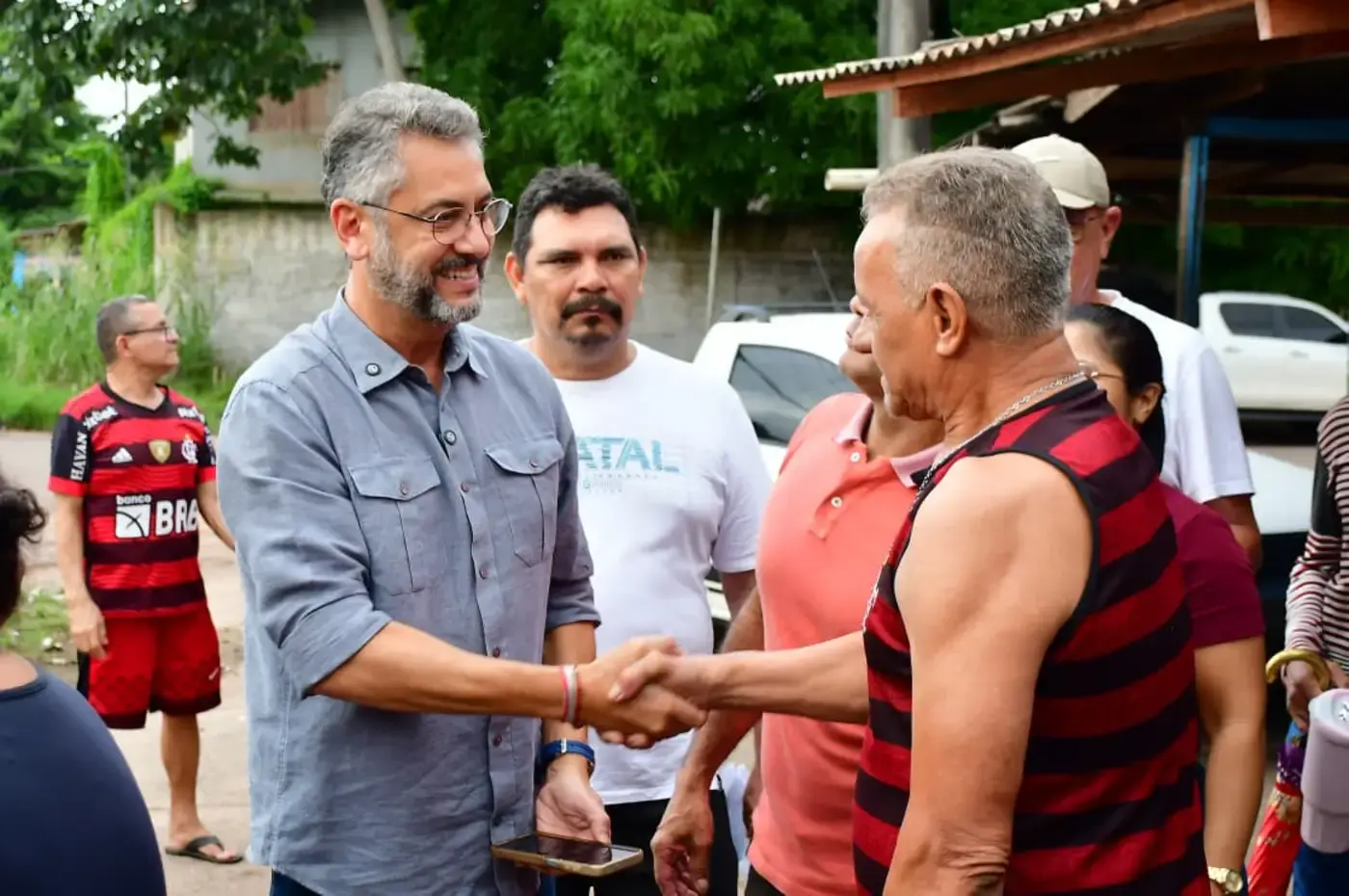 Clécio vistoria pavimentação e sinalização no bairro Novo Horizonte, na Zona Norte de Macapá