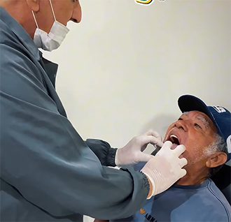 Cutias entrega mais 10 próteses dentárias e amplia acesso à reabilitação pelo SUS