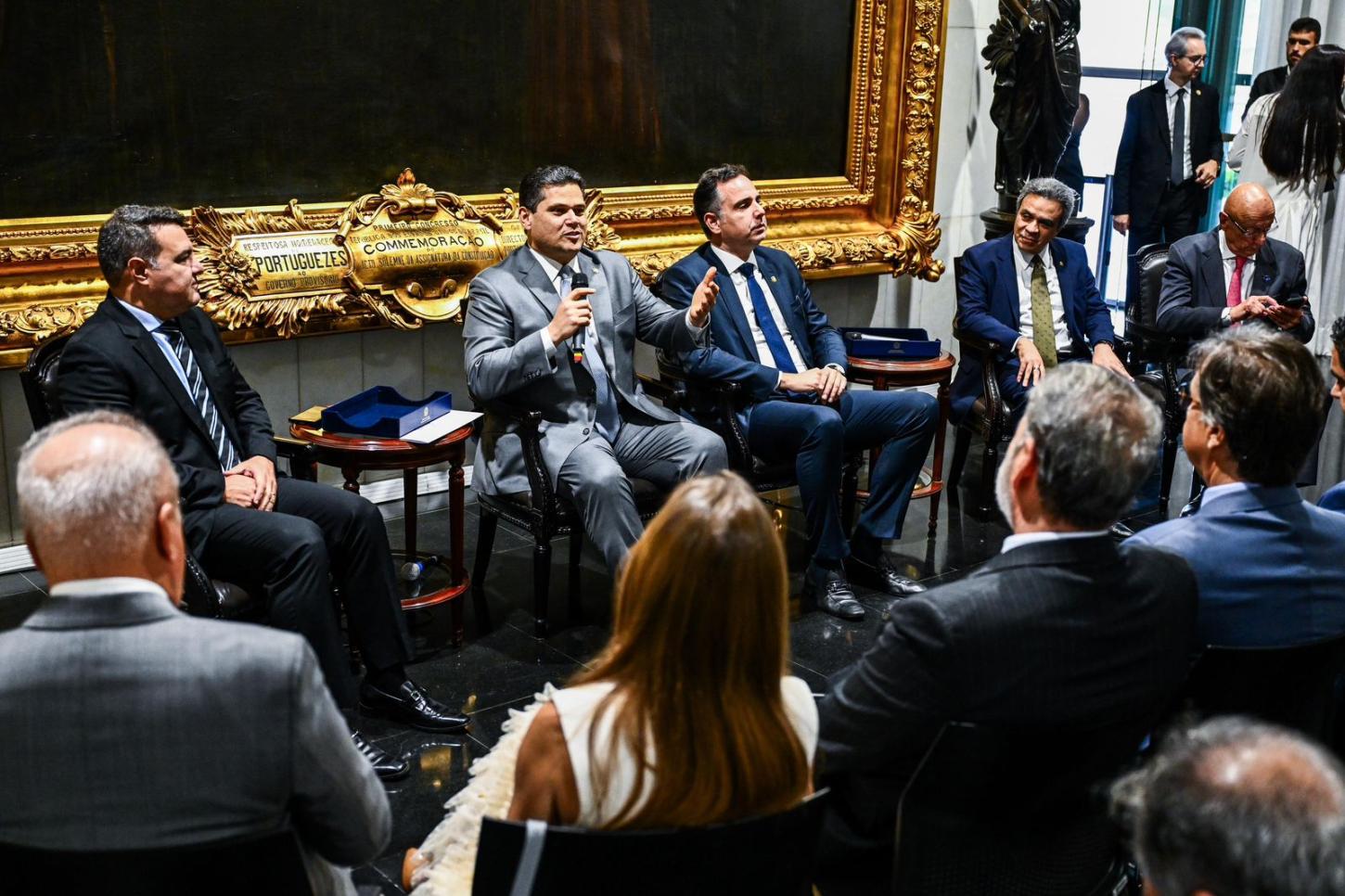 Alcolumbre destaca papel dos Tribunais de Contas e marca promulgação da PEC da essencialidade para 5 de maio