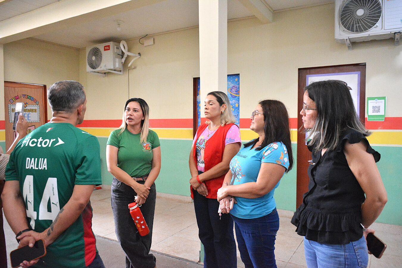 Atendendo a pedidos da comunidade Prefeito Pedro DaLua vistoria Escola Municipal Moranguinho e garante melhorias imediatas