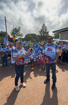 Caminhada do Abril Azul mobiliza comunidade em Serra do Navio e reforça inclusão de pessoas com autismo