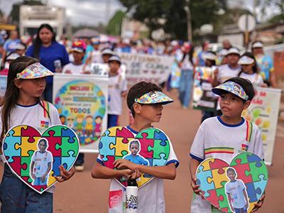 Caminhada do Abril Azul mobiliza Pedra Branca do Amapari em defesa da inclusão e conscientização sobre o autismo
