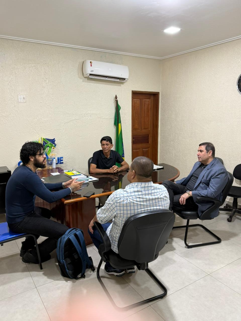 Controlador-geral do TCE-AP é recebido em Oiapoque pelo prefeito Guido e acompanha estrutura do controle interno 