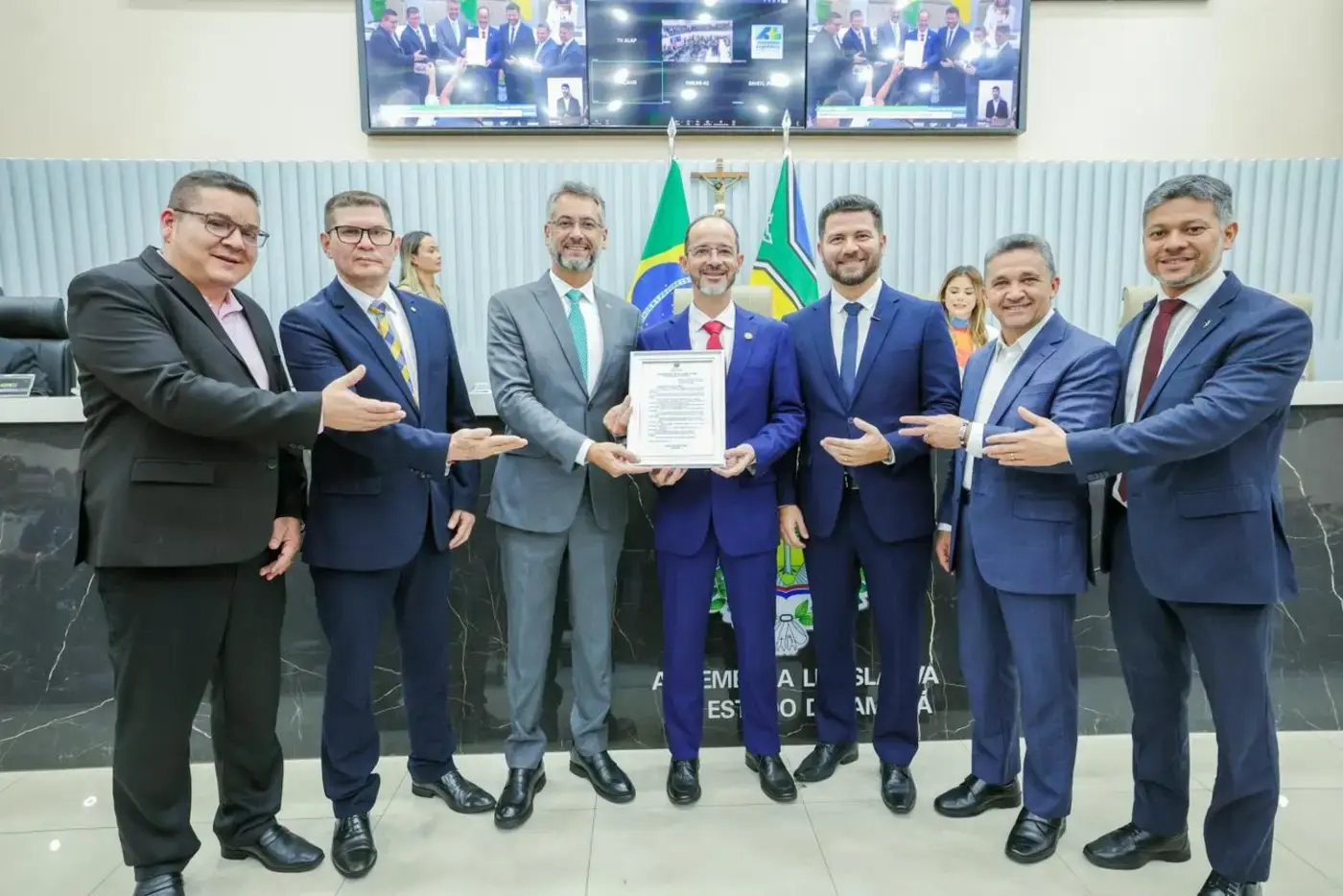 Em sessão solene na Alap, governador Clécio institui a Semana Estadual da Odontologia e regulamenta jornada de trabalho da categoria