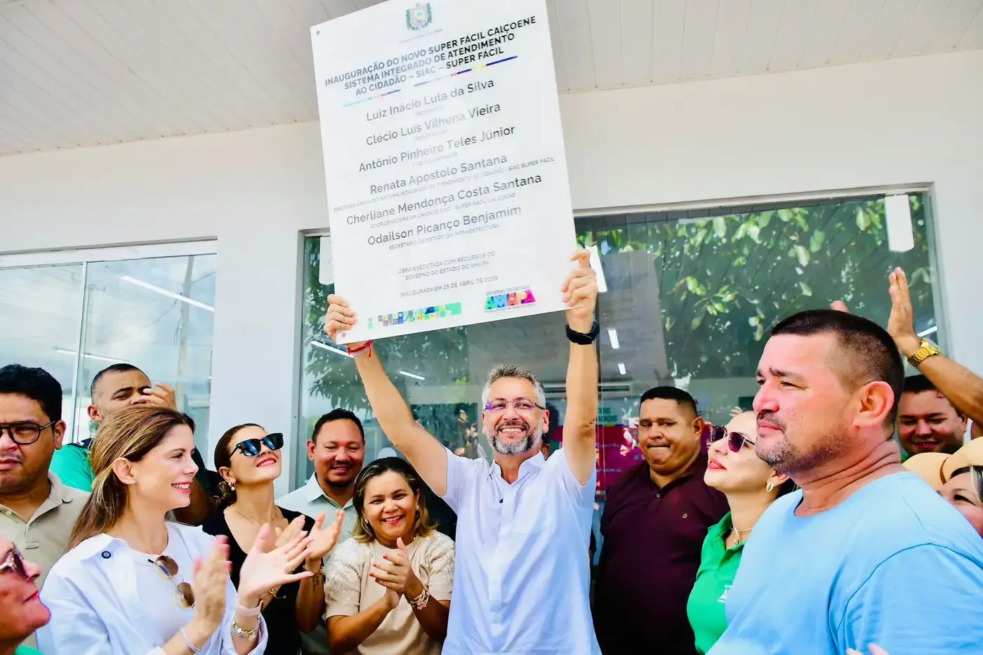 'Entregamos um equipamento de alta qualidade que respeita o cidadão de Calçoene', diz o governador Clécio na inauguração do Super Fácil no município