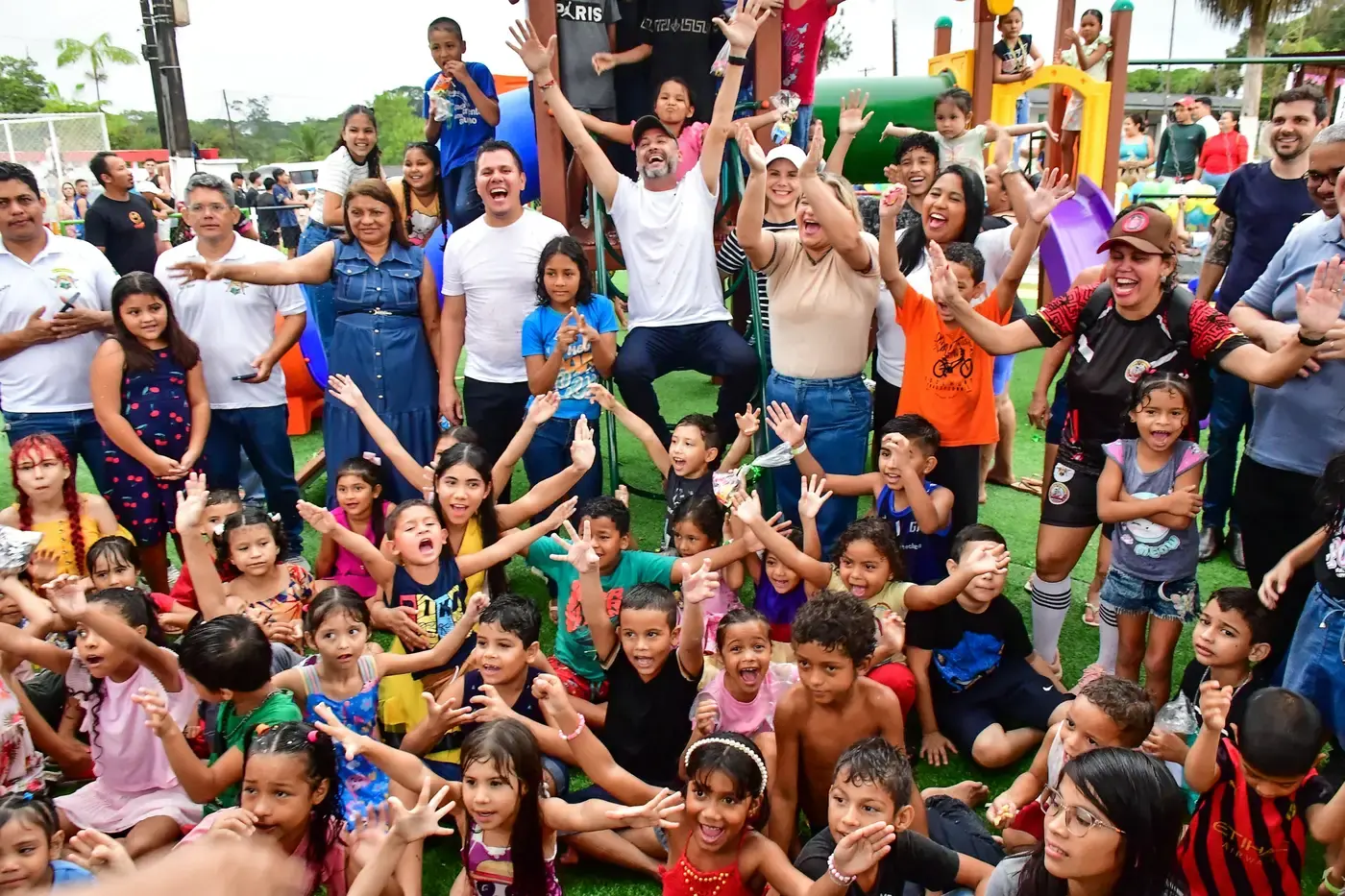 Governador Clécio entrega nova Praça Cívica de Serra do Navio após revitalização histórica