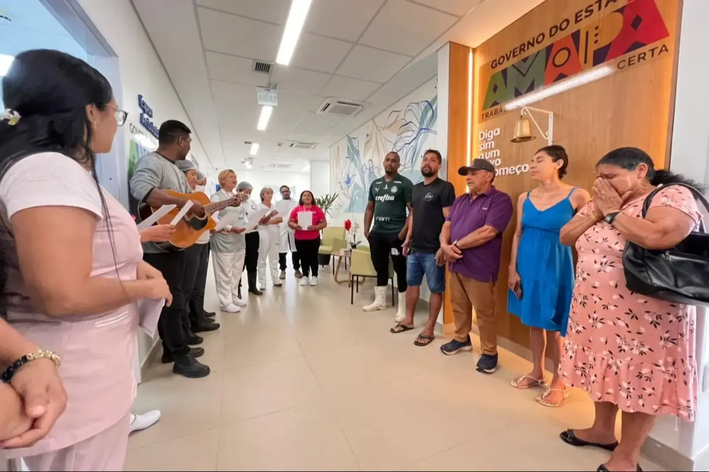 Jovem vence o câncer e celebra com toque do sino no Centro de Radioterapia do Amapá