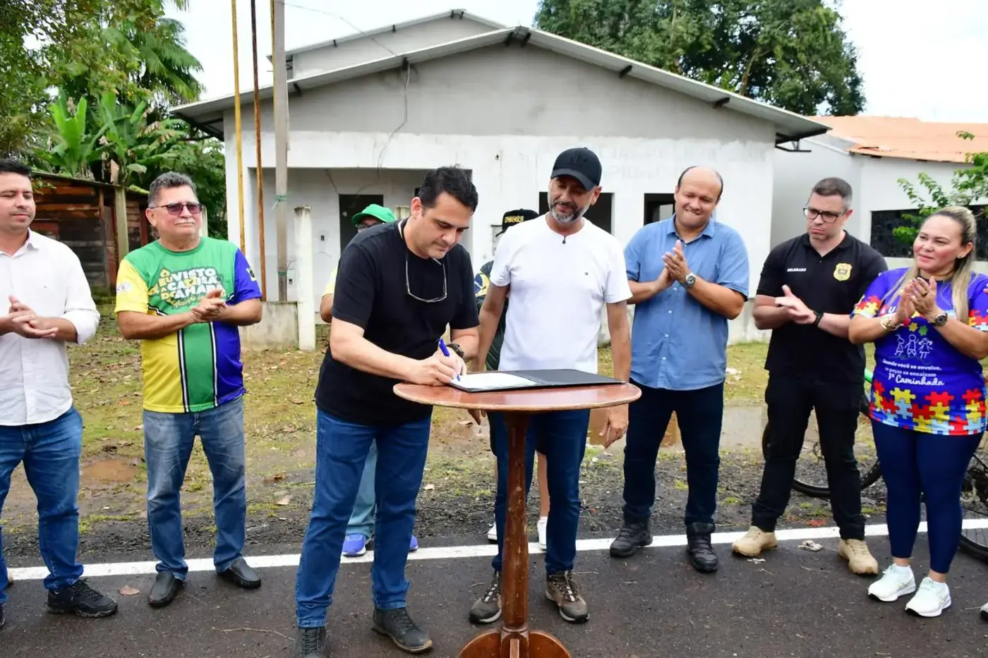 'Mais que uma obra, é dignidade ao policial e eficiência ao cidadão', diz o governador Clécio ao assinar a reconstrução da delegacia de Calçoene