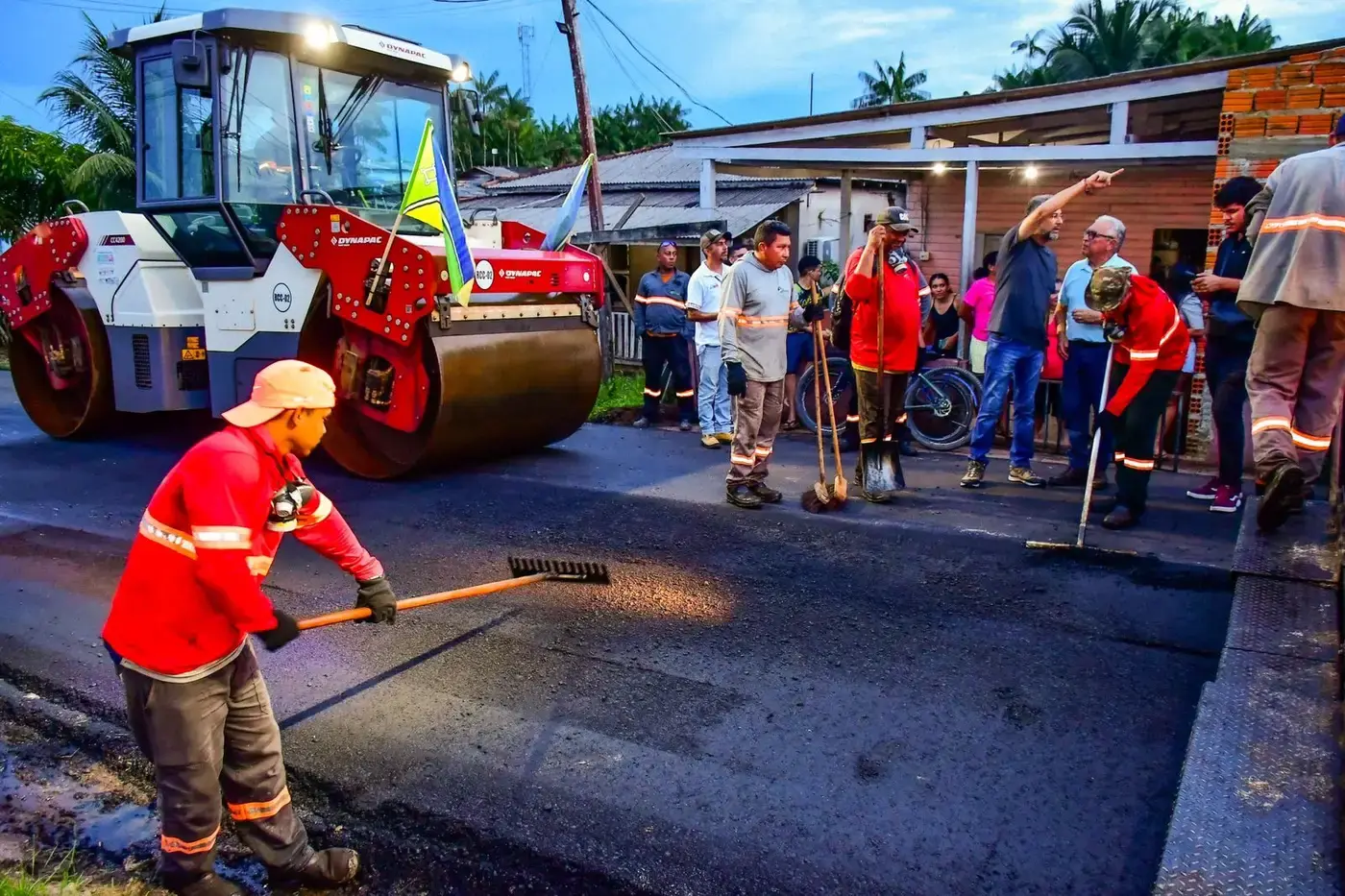 Novo asfalto melhora mobilidade e qualidade de vida na Fazendinha, afirma governador Clécio Luís