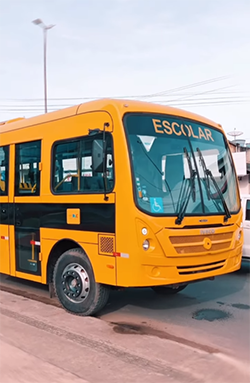 Novo ônibus escolar amplia acesso e inclusão na educação em Laranjal do Jari