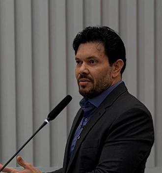 Obras de pavimentação em Vitória do Jari avançam com recursos destinados pelo deputado Acácio Favacho