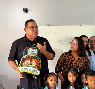 Prefeito Elielson entrega kits escolares e reforça apoio aos alunos da rede municipal
