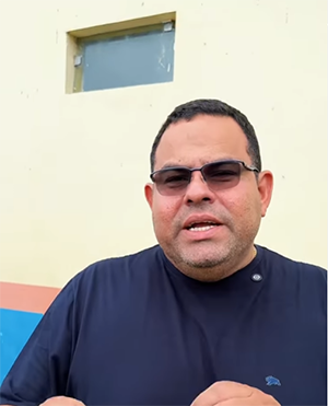 Prefeitura de Porto Grande instala telagem em quadra da orla para melhorar uso do espaço público