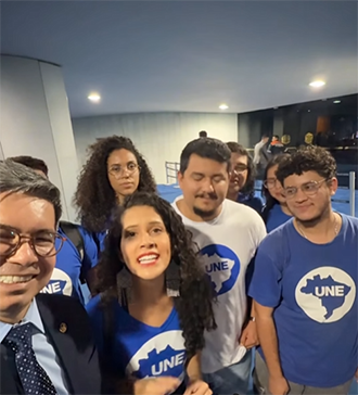 Pressão por mudanças na Lei de Estágio ganha força no Congresso e entre estudantes