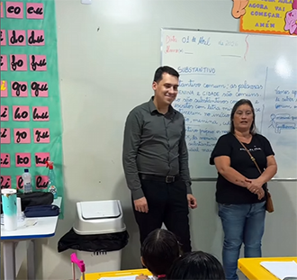 Representante do MEC visita equipe do programa Criança Alfabetizada em Ferreira