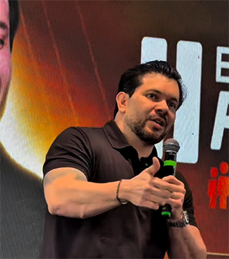 Acácio Favacho participa de encontro de formação de líderes em Santana