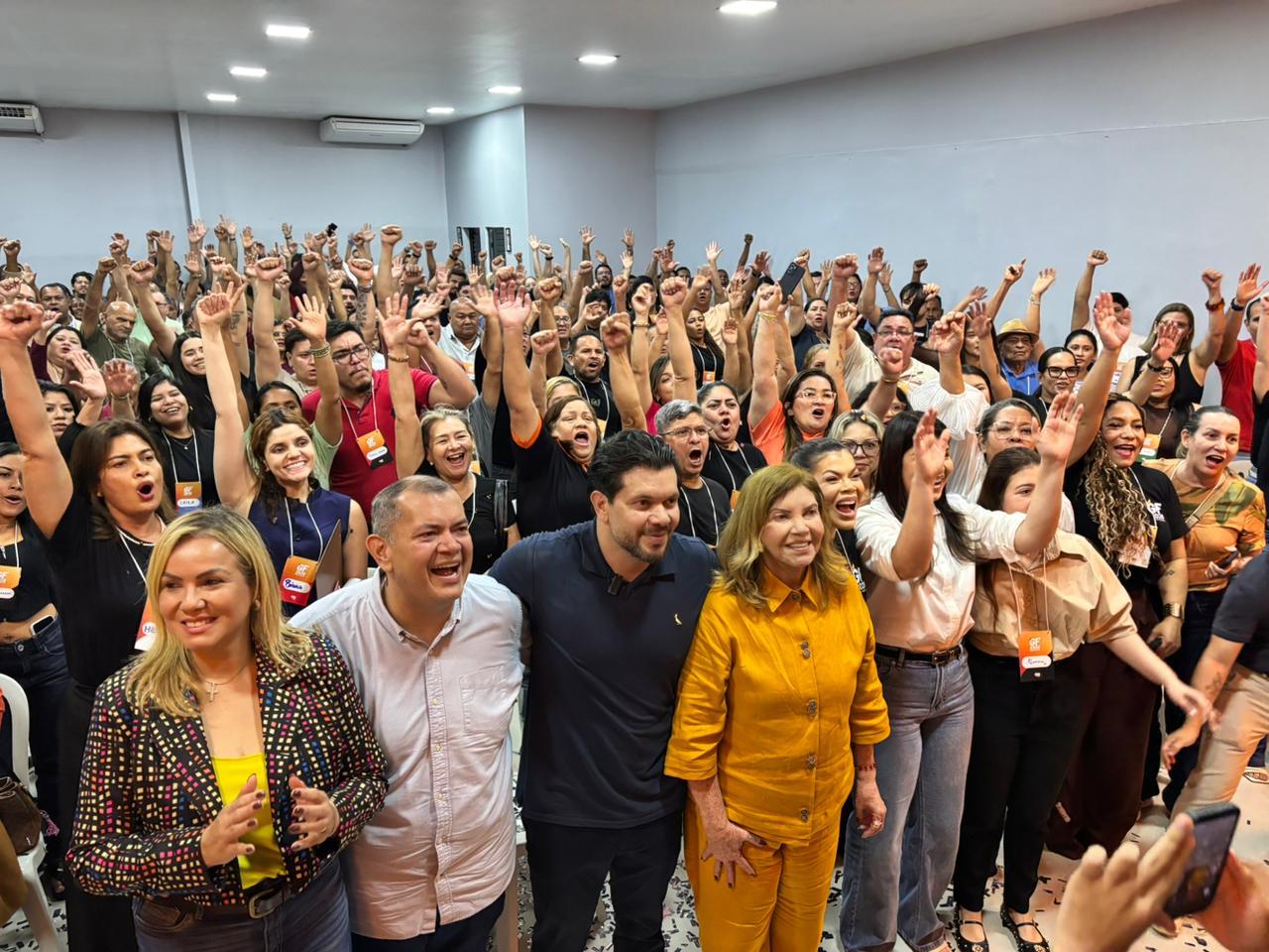 Ao lado da família, Francisca Favacho anuncia pré-candidatura à Câmara Federal 