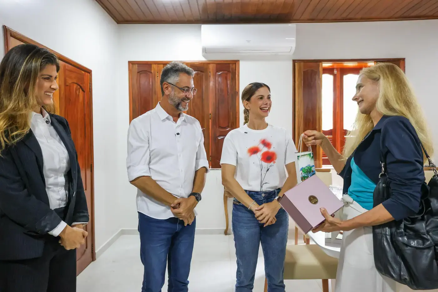 Clécio abre agenda internacional no Parque Residência com embaixadora da União Europeia no Brasil