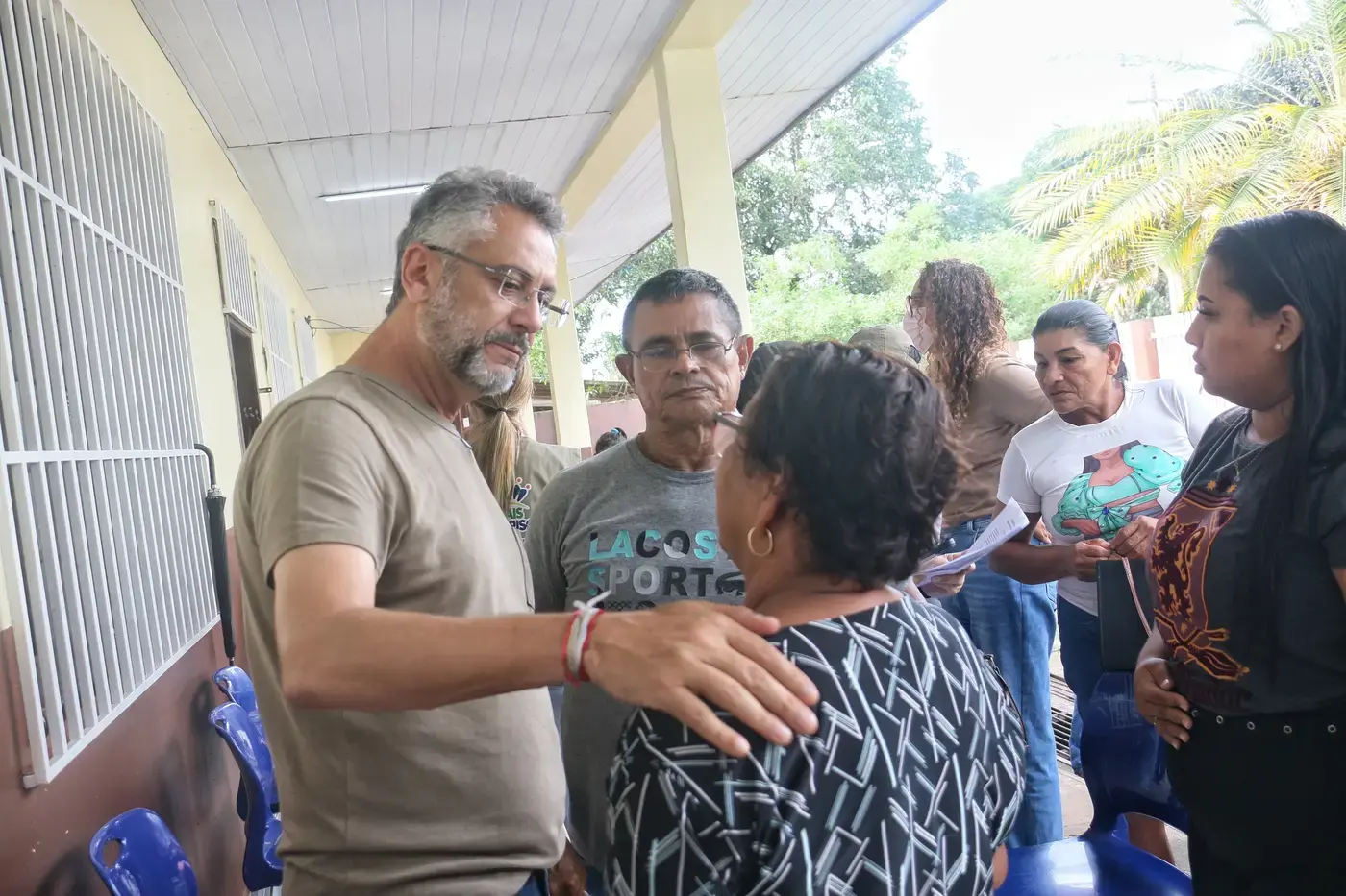 Clécio acompanha mega ação do programa Mais Sorriso no distrito do Pacuí, em Macapá