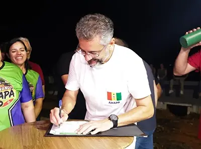 Clécio entrega muro de arrimo da orla do município de Amapá e assina ordens de serviços para urbanização, pavimentação e limpeza