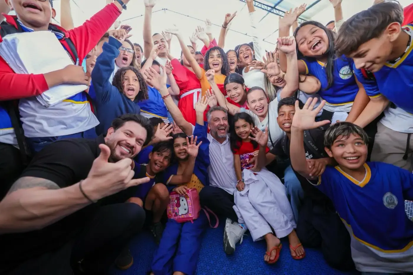 Clécio entrega nova quadra da Escola Ruth Bezerra e destaca investimento no futuro dos alunos