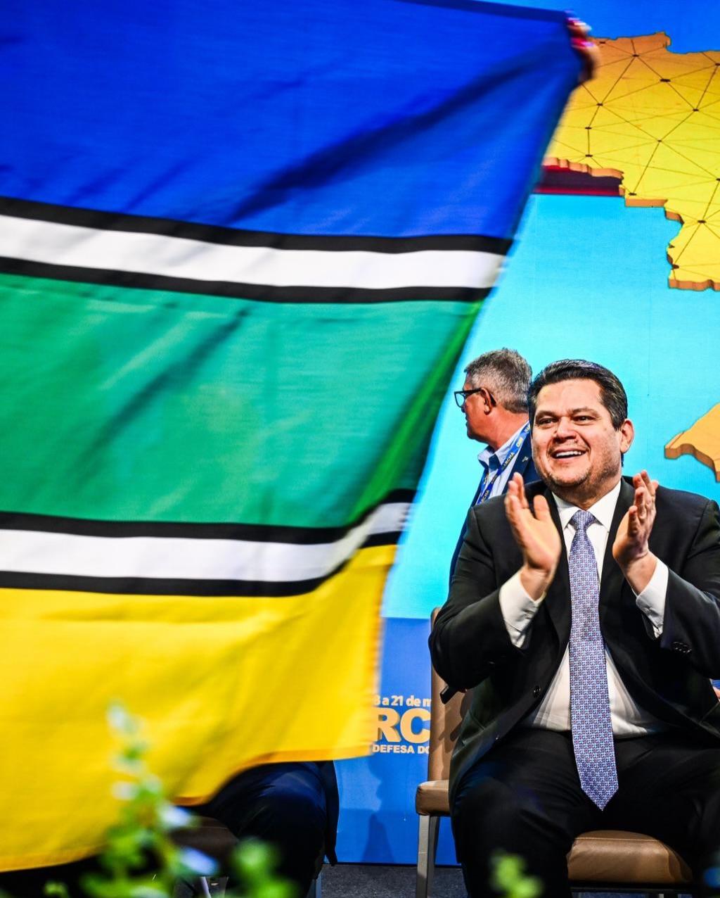 Davi Alcolumbre defende fortalecimento dos municípios durante abertura da Marcha dos Prefeitos