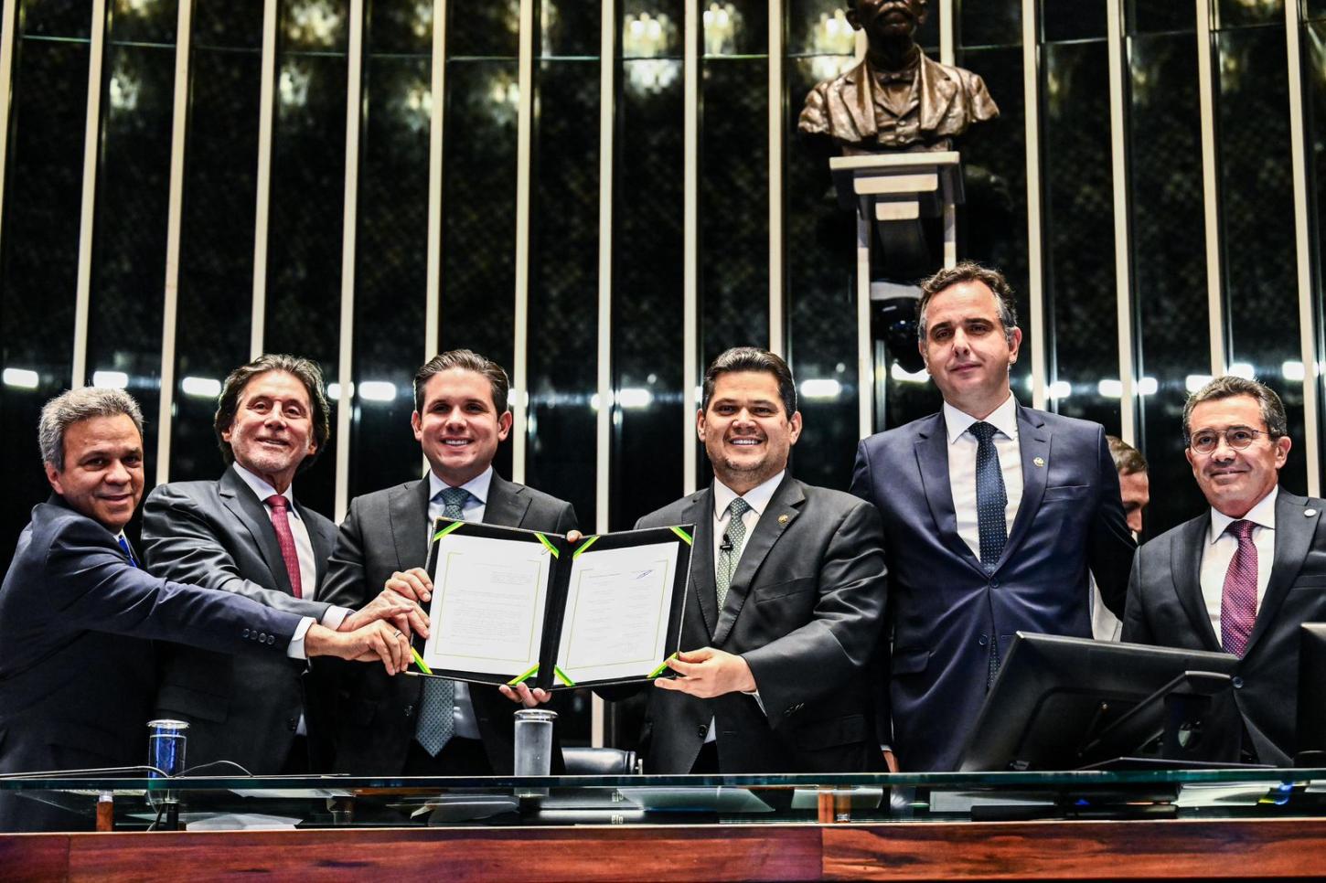 Davi Alcolumbre preside promulgação de emenda que reconhece tribunais de contas como essenciais ao controle externo