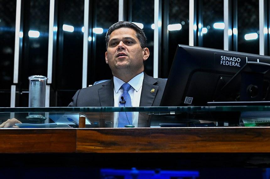 Davi Alcolumbre promulga Lei da Dosimetria após derrubada de veto pelo Congresso