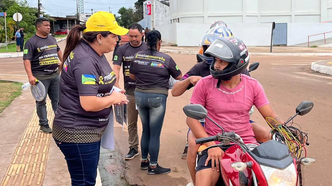 Orientações e adesivaço marcam ações educativas do Maio Amarelo em Pedra Branca