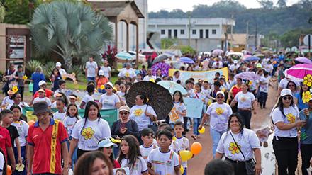 Prefeitura de Pedra Branca do Amapari promove caminhada do Maio Laranja contra violência sexual infantil