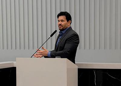 Proposta de Acácio Favacho impede que bancos e concessionárias usem 